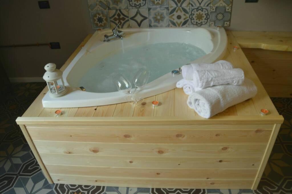 Wineexperience- Wine&Jacuzzi Suite Lecce Luaran gambar