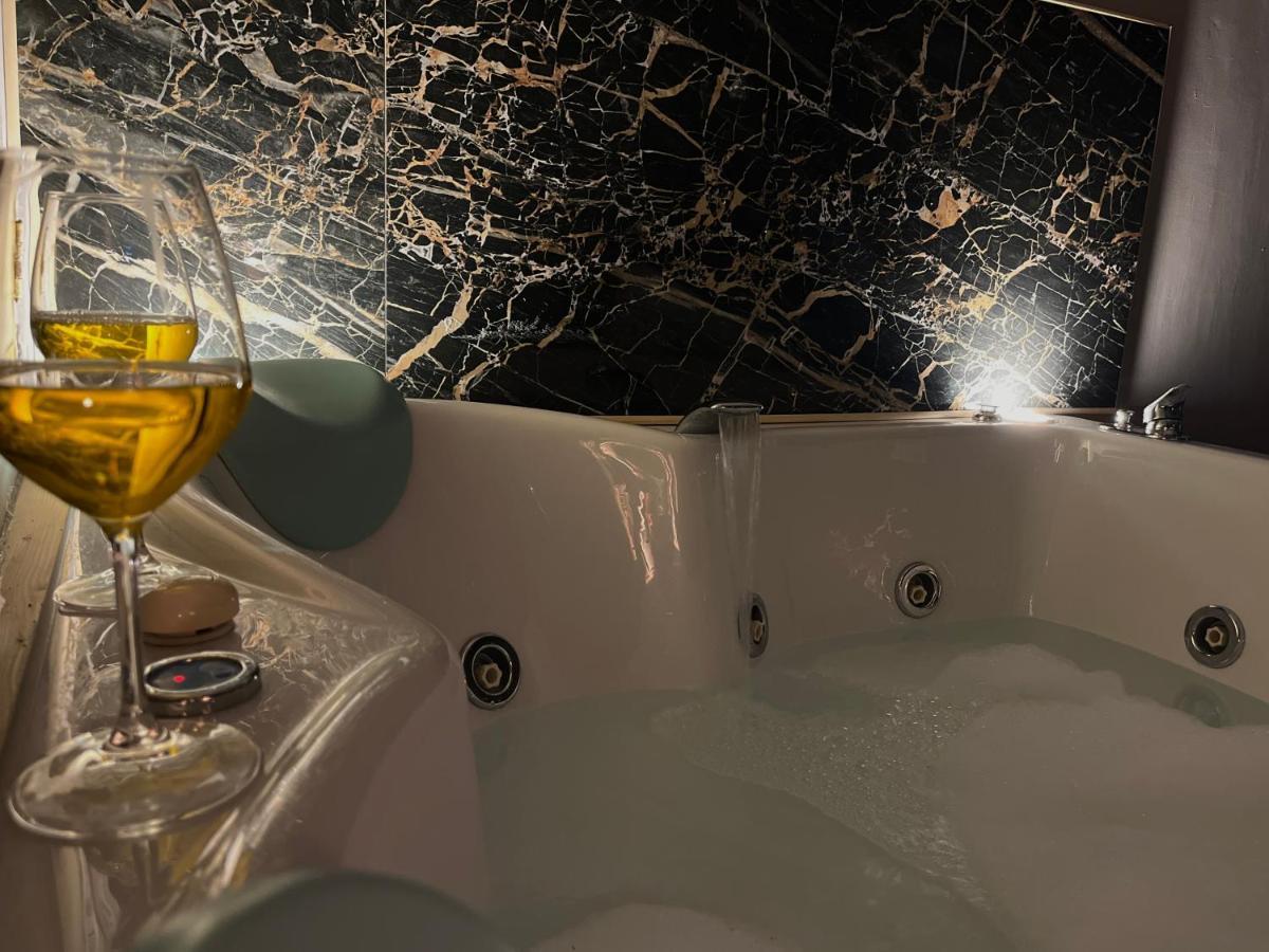 Wineexperience- Wine&Jacuzzi Suite Lecce Luaran gambar