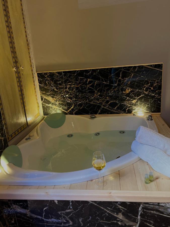 Wineexperience- Wine&Jacuzzi Suite Lecce Luaran gambar